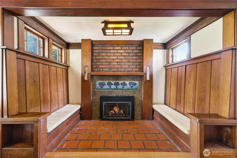 4747 4th Avenue NE Seattle, WA 98105