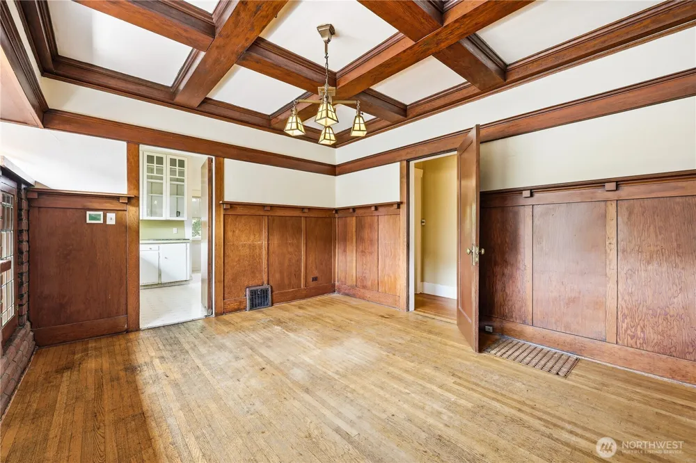 4747 4th Avenue NE Seattle, WA 98105