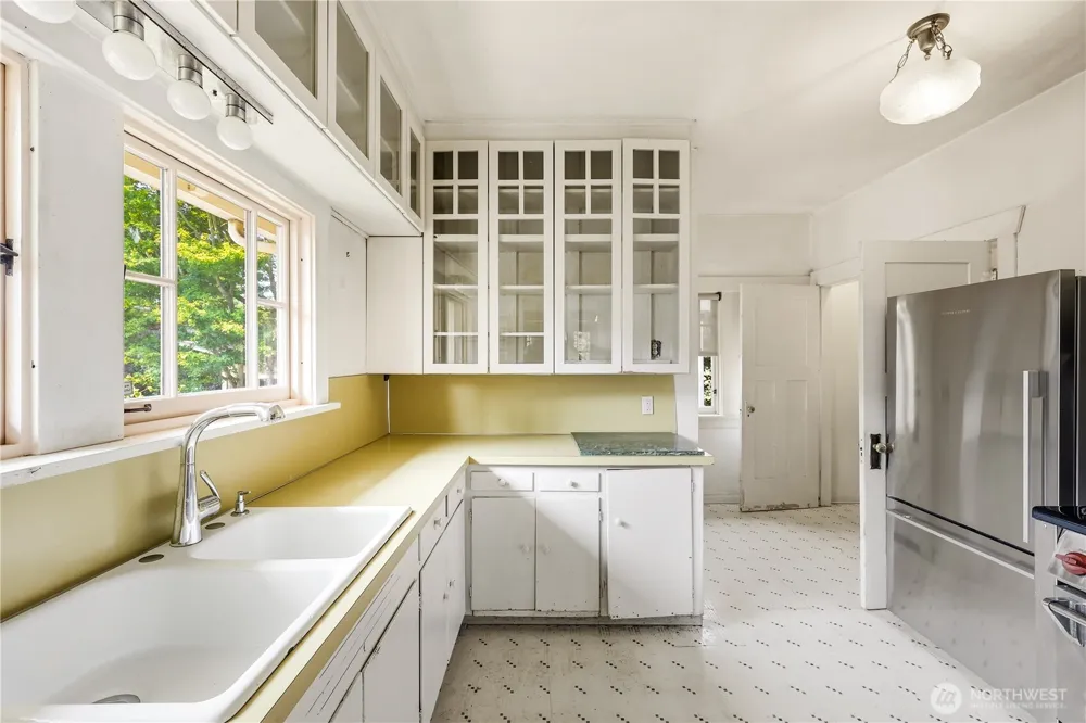 4747 4th Avenue NE Seattle, WA 98105
