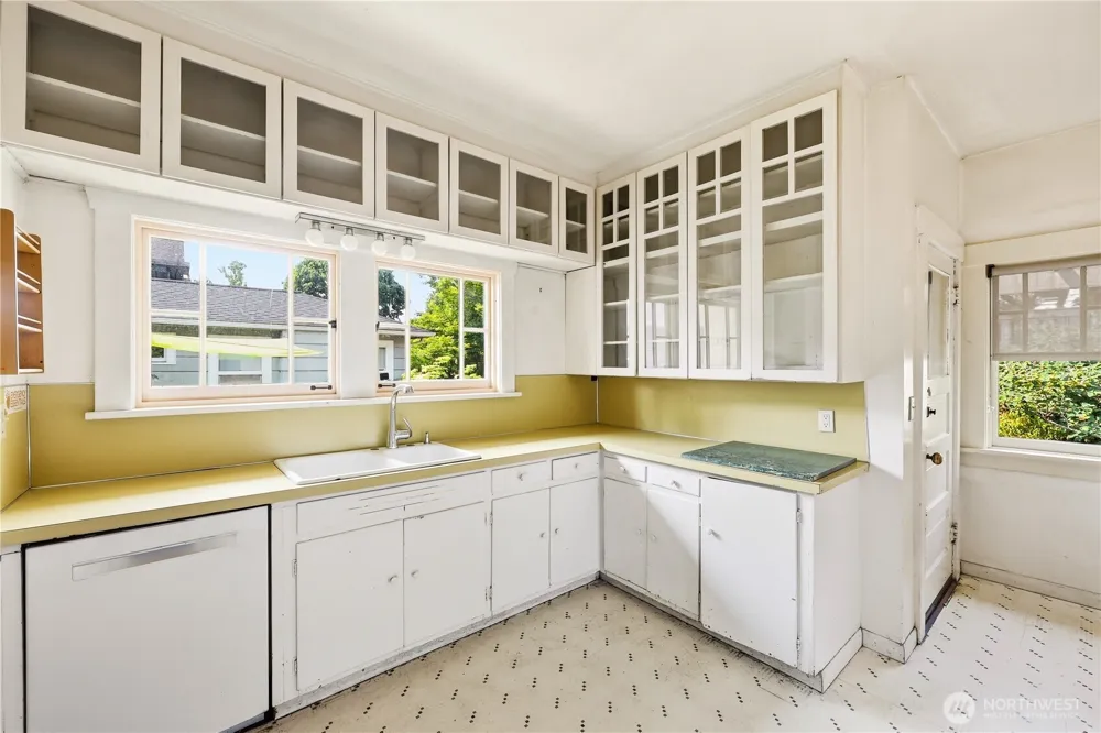 4747 4th Avenue NE Seattle, WA 98105