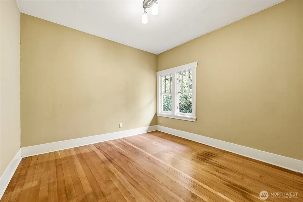 4747 4th Avenue NE Seattle, WA 98105