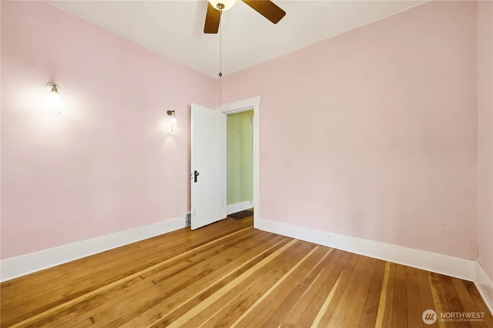 4747 4th Avenue NE Seattle, WA 98105