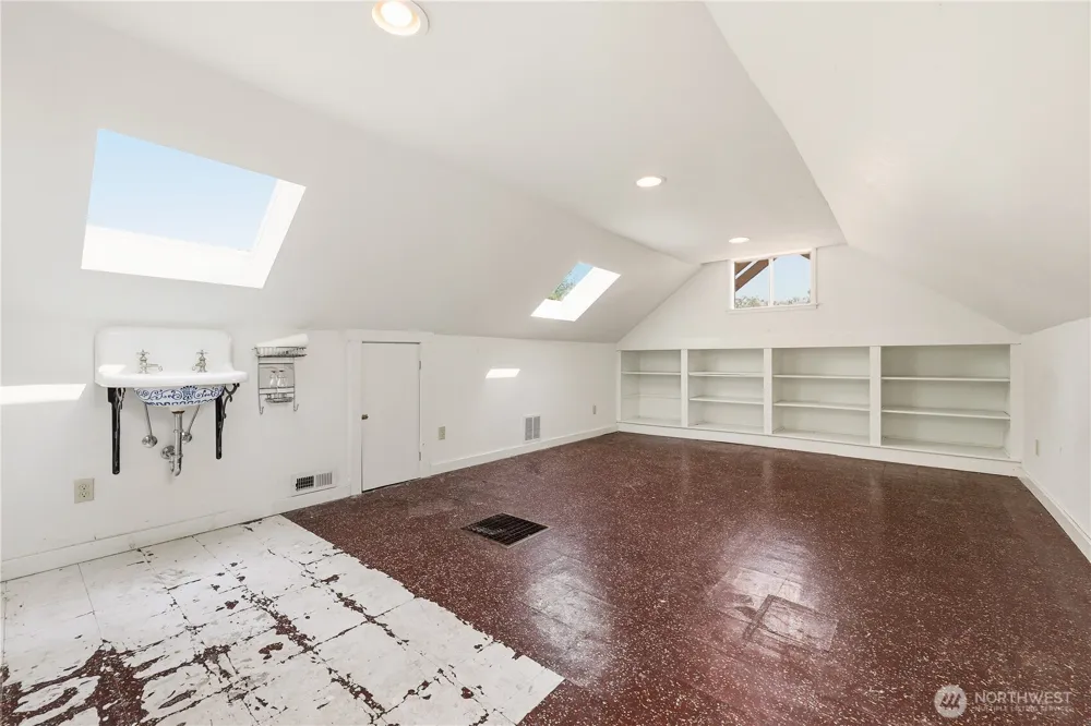4747 4th Avenue NE Seattle, WA 98105