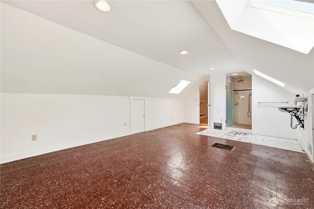 4747 4th Avenue NE Seattle, WA 98105