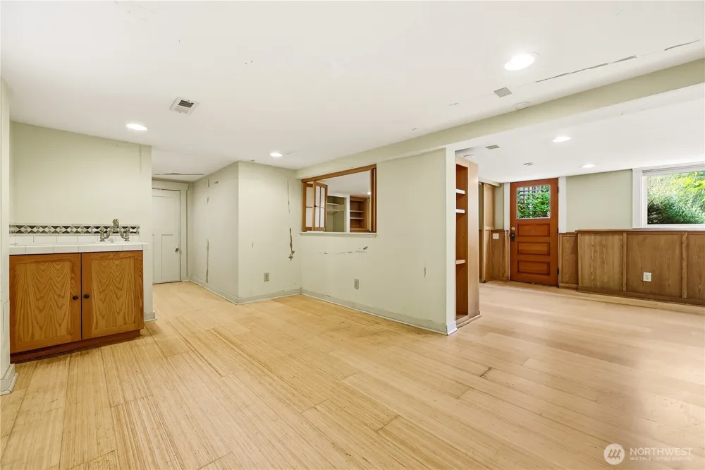 4747 4th Avenue NE Seattle, WA 98105