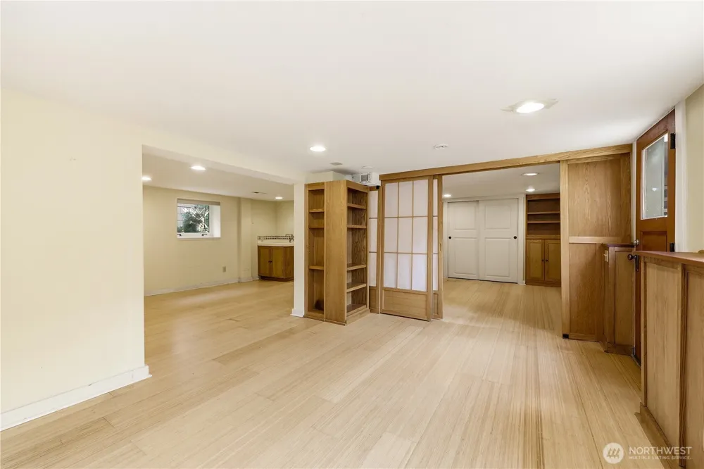 4747 4th Avenue NE Seattle, WA 98105