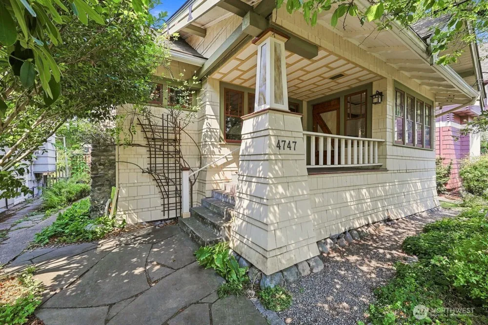 4747 4th Avenue NE Seattle, WA 98105