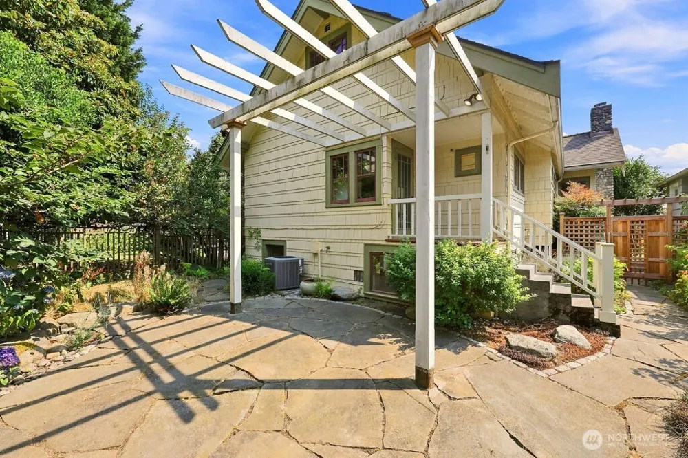 4747 4th Avenue NE Seattle, WA 98105