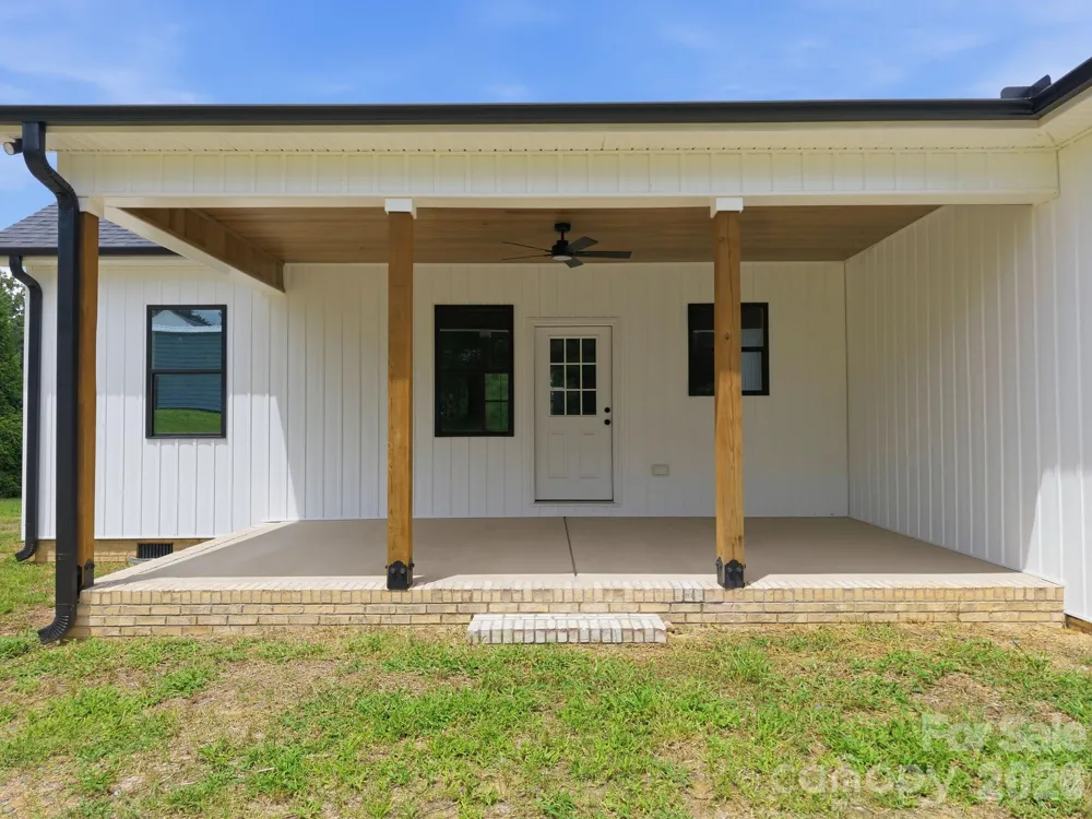 417 E 2nd Street Faith, NC 28041