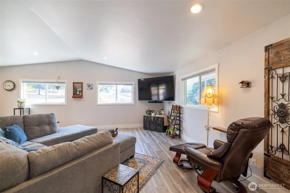 361 Penning Road Chehalis, WA 98532