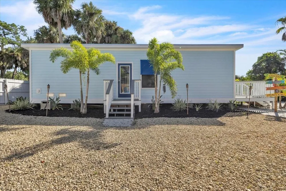 9470 COLONY DRIVE North Fort Myers, FL 33917
