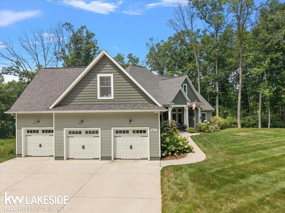 877 Cody Drive Dexter City, MI 48130
