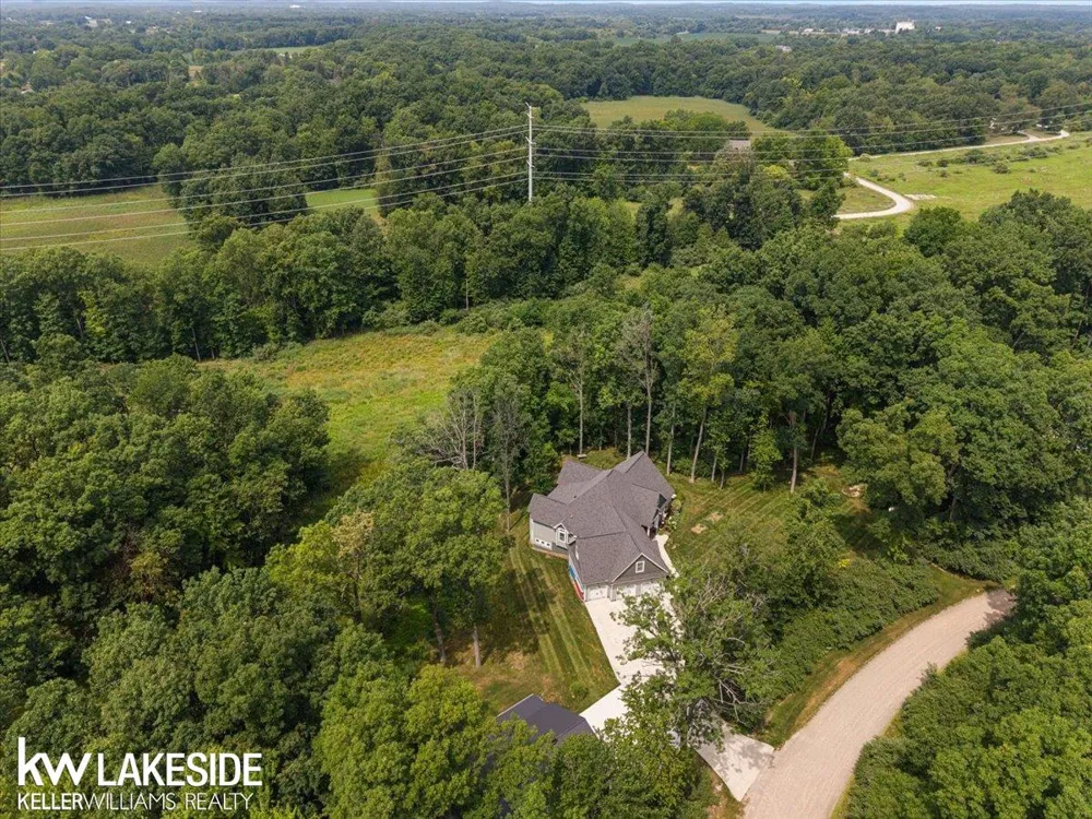 877 Cody Drive Dexter City, MI 48130