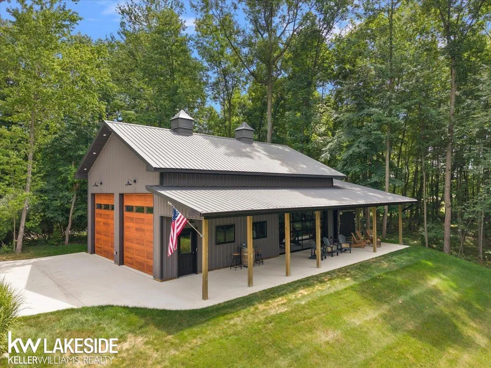 877 Cody Drive Dexter City, MI 48130