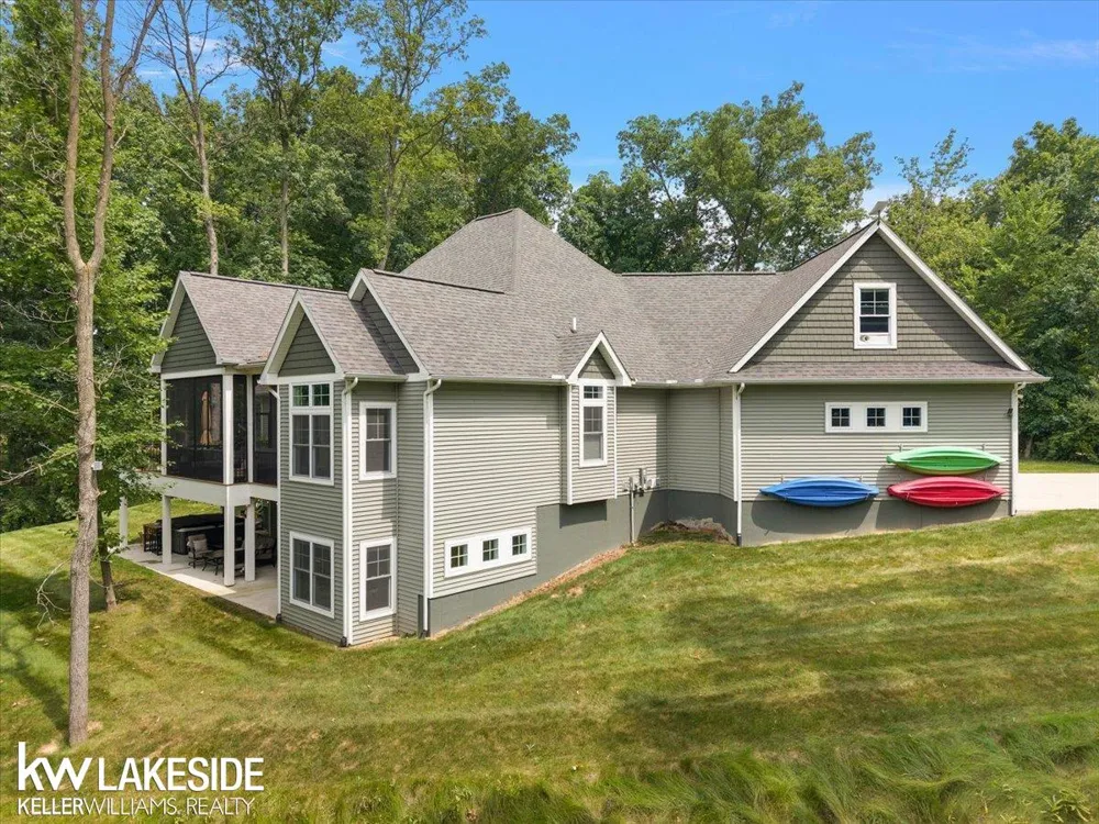 877 Cody Drive Dexter City, MI 48130