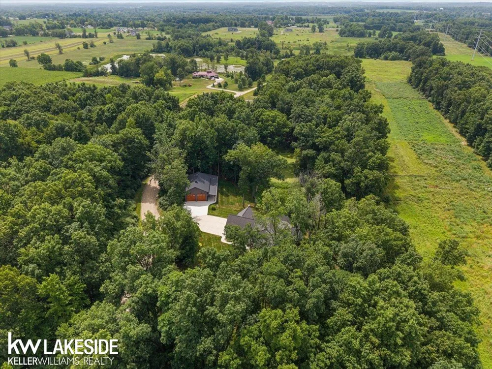 877 Cody Drive Dexter City, MI 48130