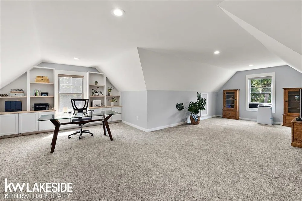 877 Cody Drive Dexter City, MI 48130