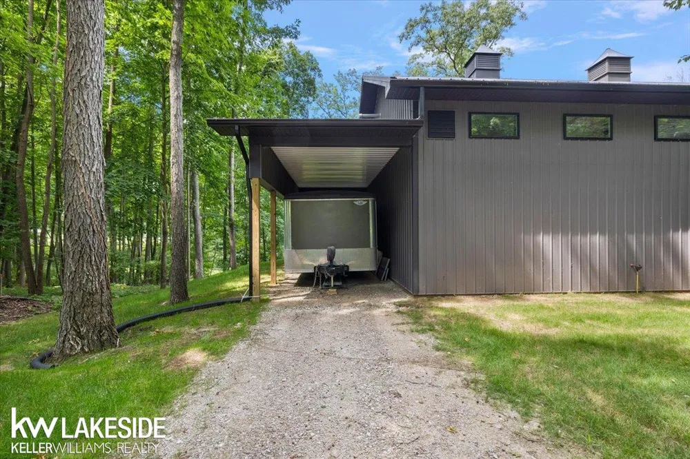 877 Cody Drive Dexter City, MI 48130