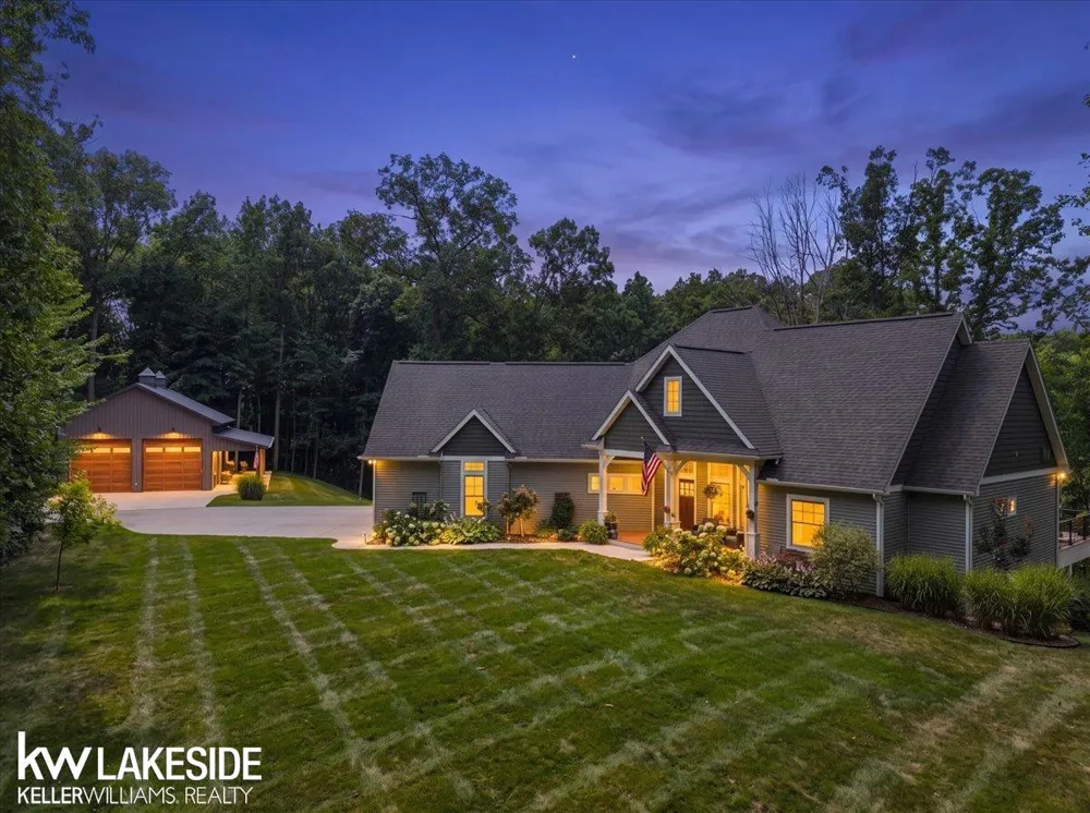 877 Cody Drive Dexter City, MI 48130