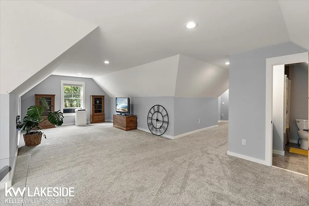 877 Cody Drive Dexter City, MI 48130
