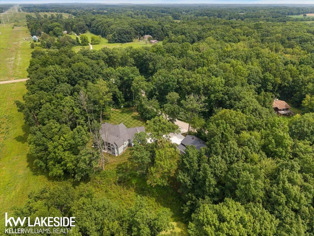 877 Cody Drive Dexter City, MI 48130