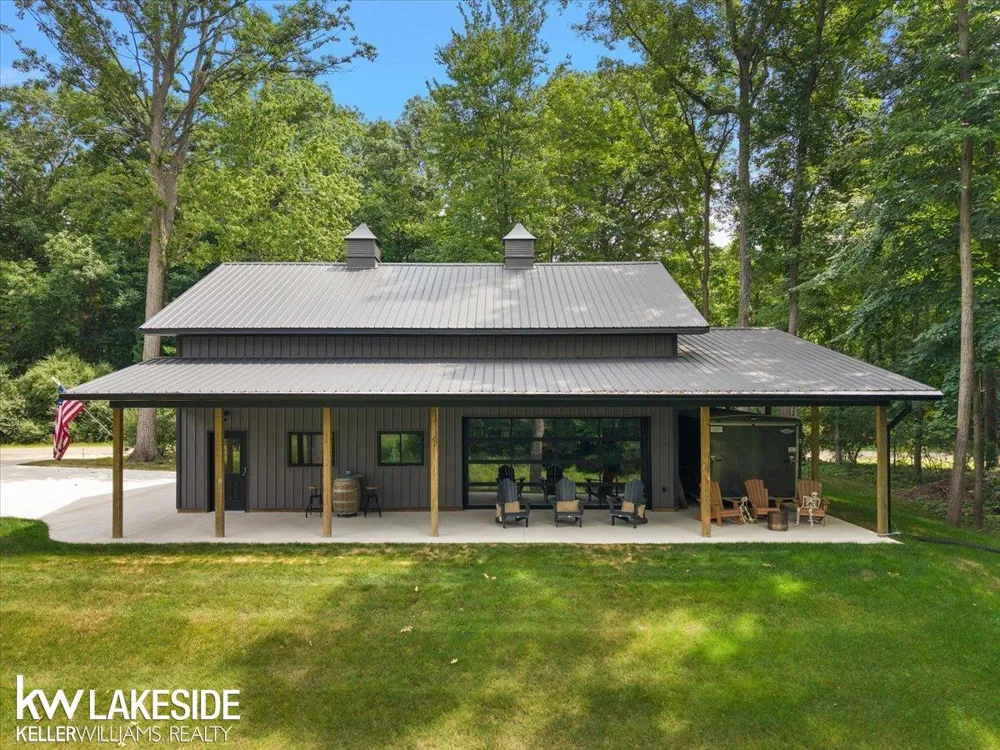 877 Cody Drive Dexter City, MI 48130