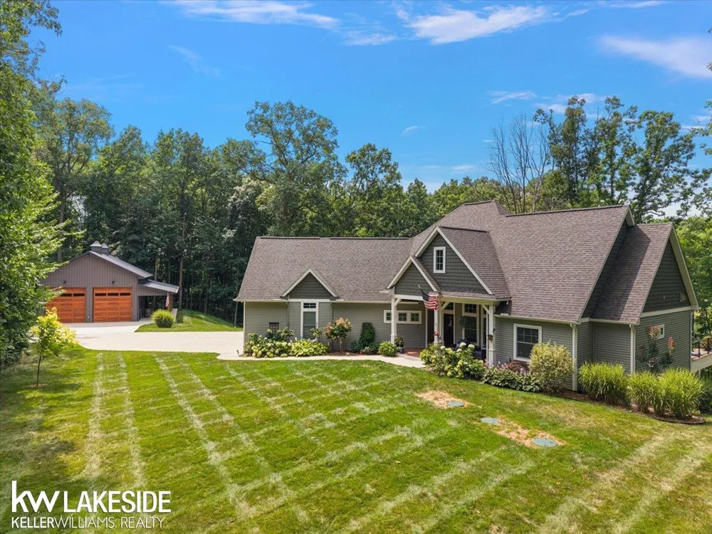 877 Cody Drive Dexter City, MI 48130