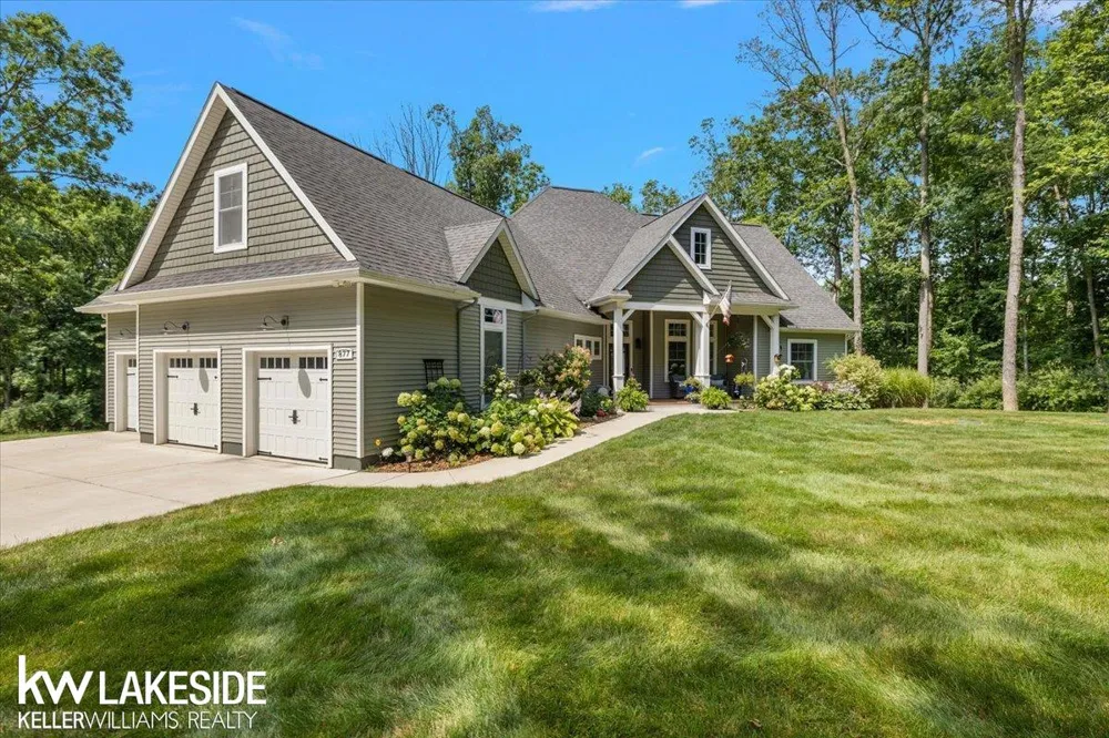 877 Cody Drive Dexter City, MI 48130