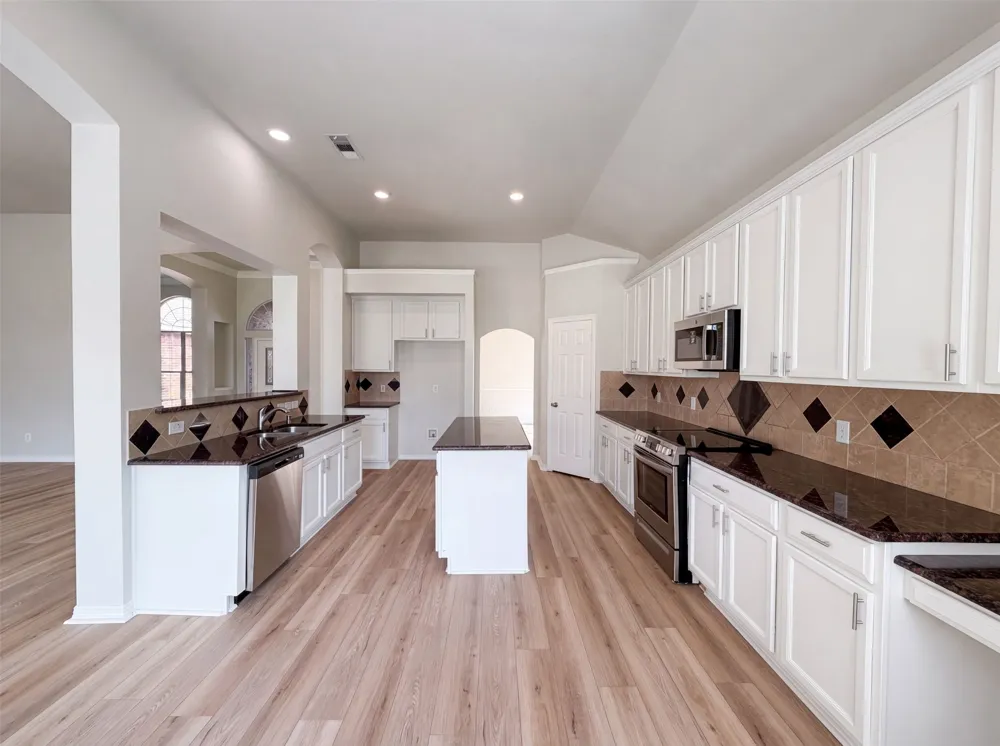 1221 Old Oak Trail Flower Mound, TX 75028
