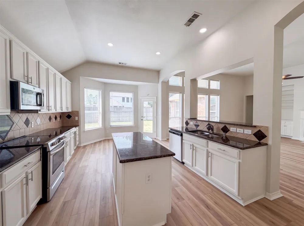 1221 Old Oak Trail Flower Mound, TX 75028
