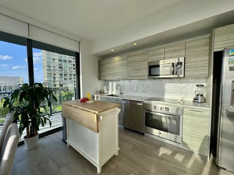 121 NE 34th Street #1116