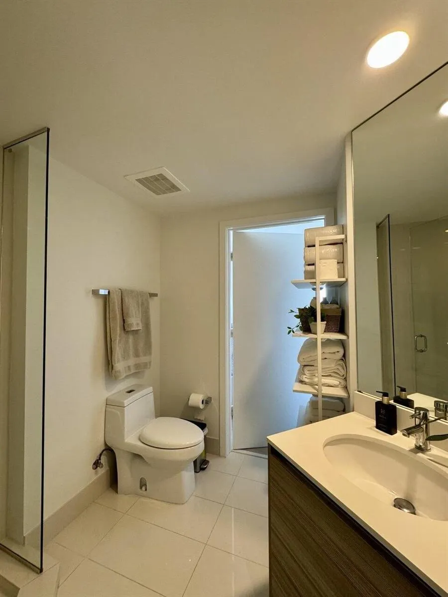 121 NE 34th Street #1116 Miami, FL 33137