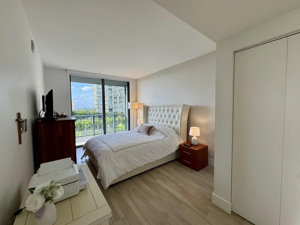 121 NE 34th Street #1116 Miami, FL 33137