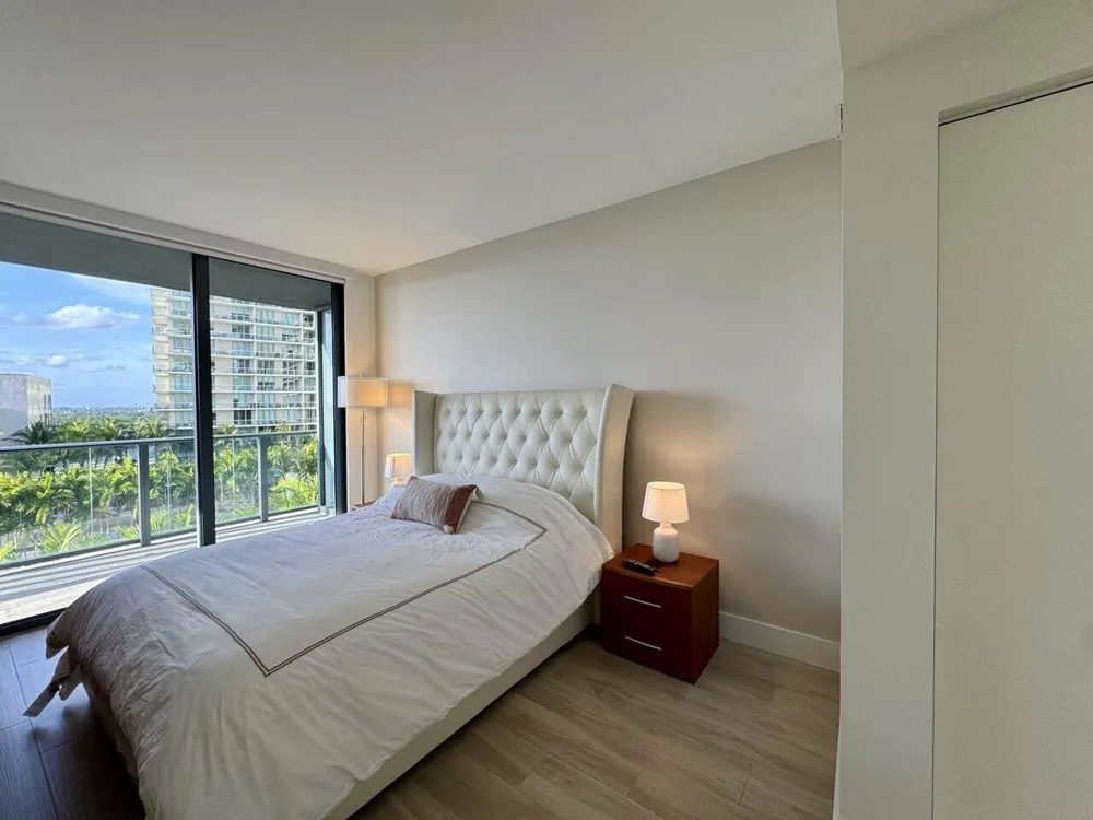 121 NE 34th Street #1116 Miami, FL 33137