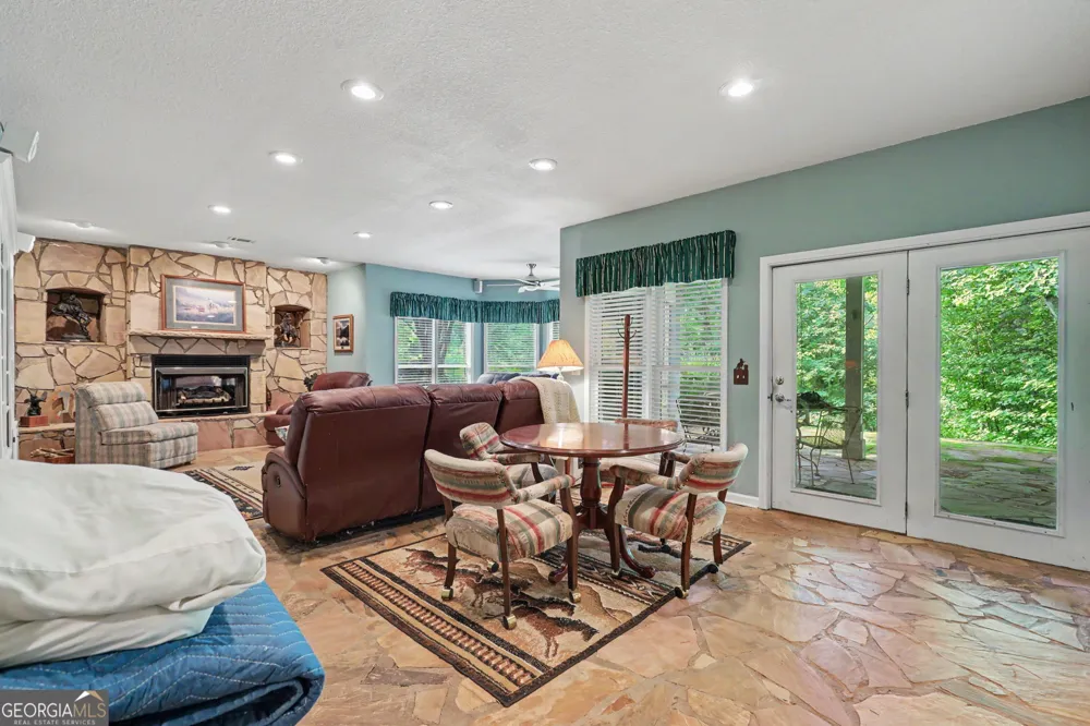 285 Sunset View RD Cleveland, GA 30528