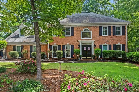 140 Lakeside Drive NW