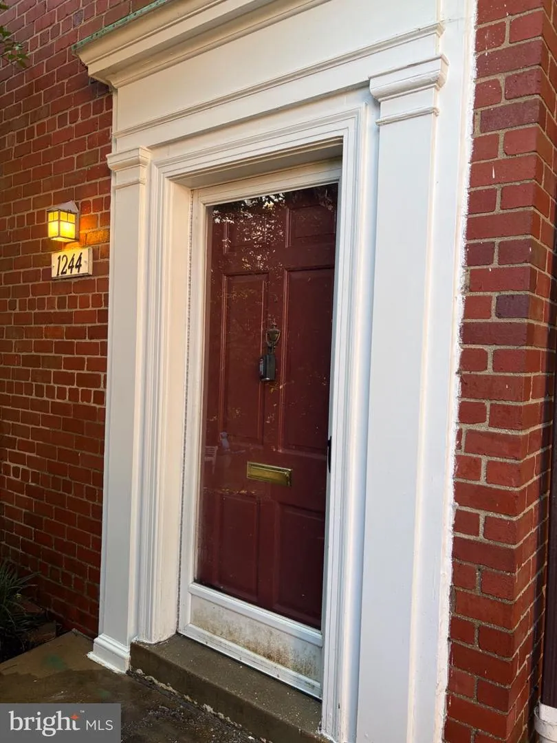 1244 MARTHA CUSTIS DRIVE Alexandria, VA 22302
