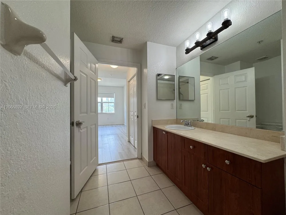 10885 NW 89th Ter #113 Doral, FL 33178