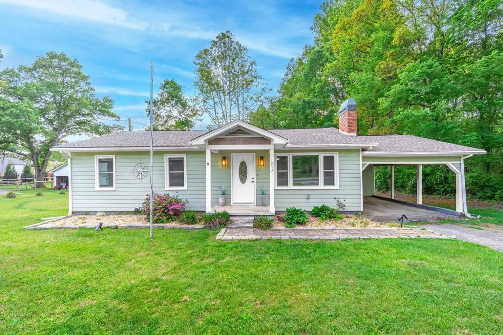 1243 Sycamore Street Young Harris, GA 30582