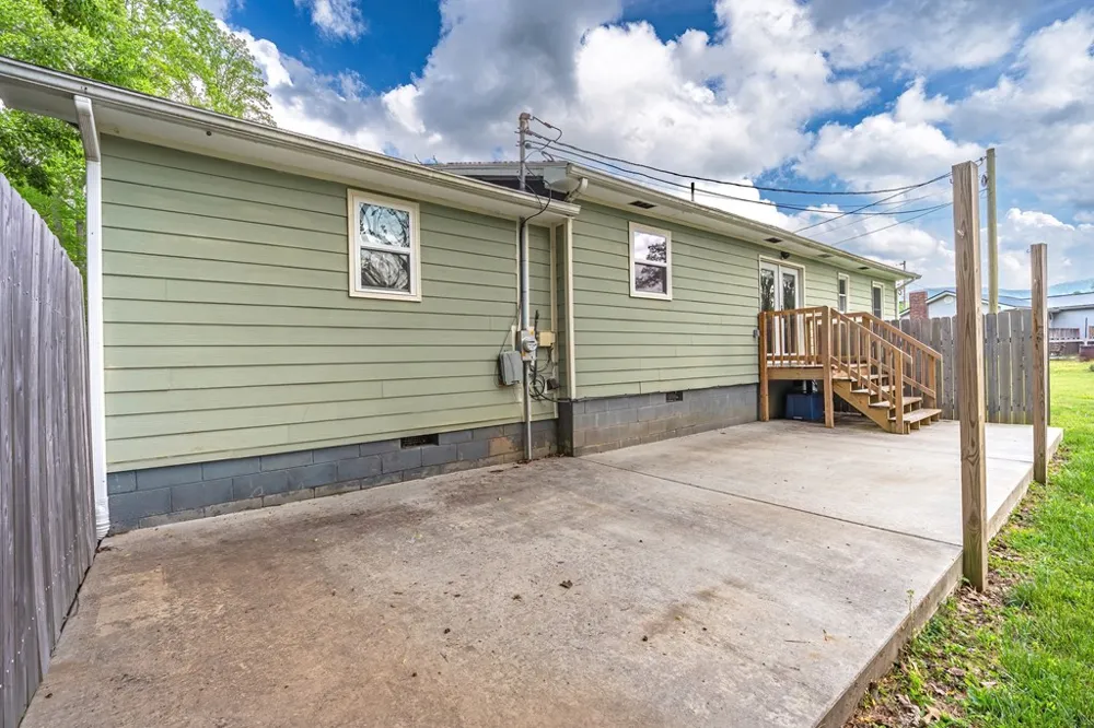 1243 Sycamore Street Young Harris, GA 30582