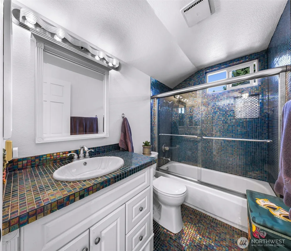 18811 SE 44th Way Issaquah, WA 98027