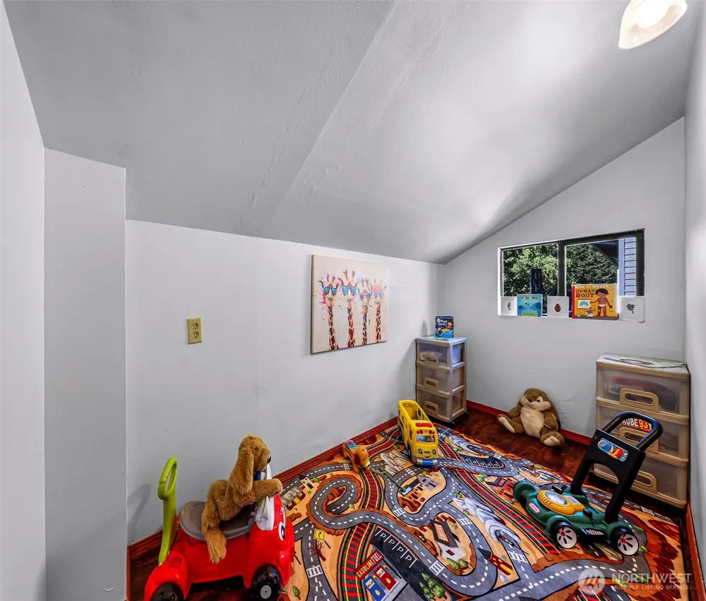 18811 SE 44th Way Issaquah, WA 98027