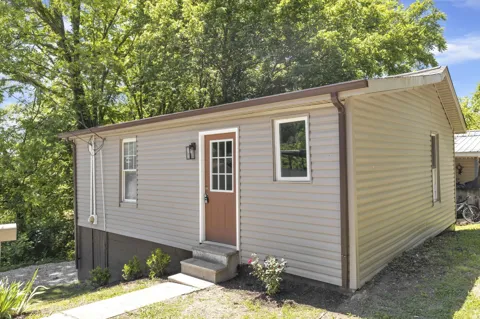 223 4th Ave E
