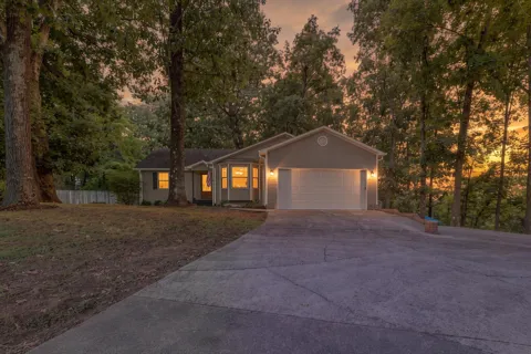 40 E Carolyn Circle