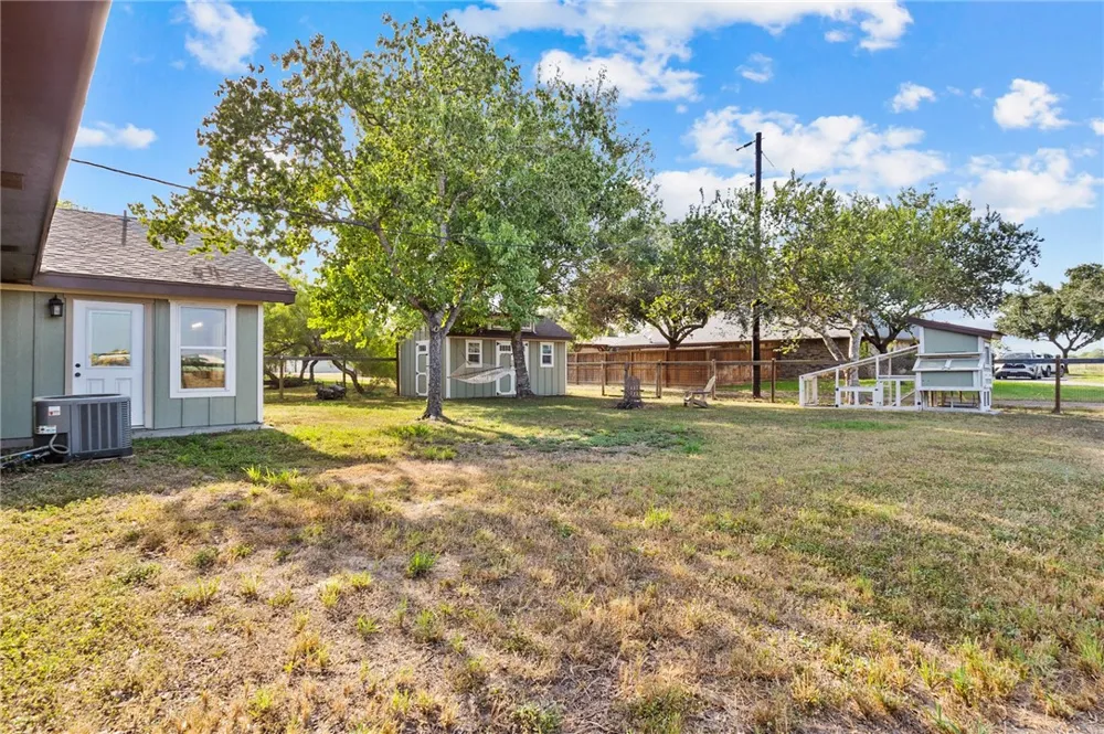 332 Elm Riviera, TX 78379
