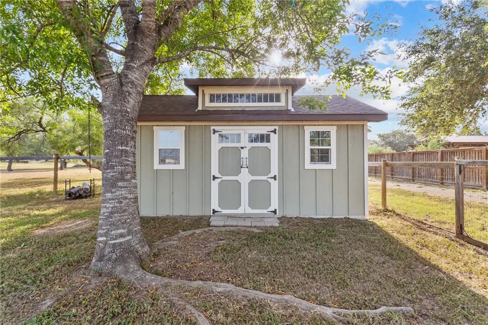 332 Elm Riviera, TX 78379