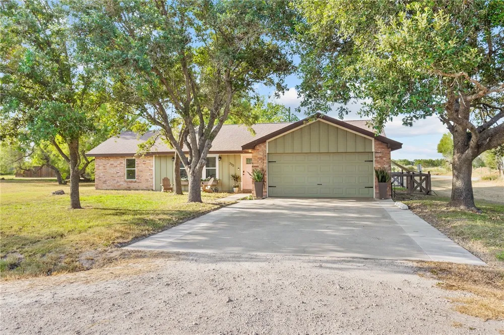 332 Elm Riviera, TX 78379