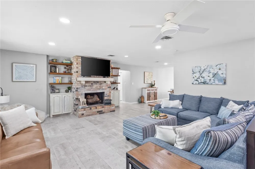 332 Elm Riviera, TX 78379