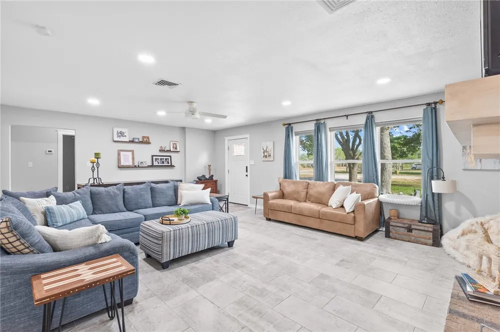 332 Elm Riviera, TX 78379