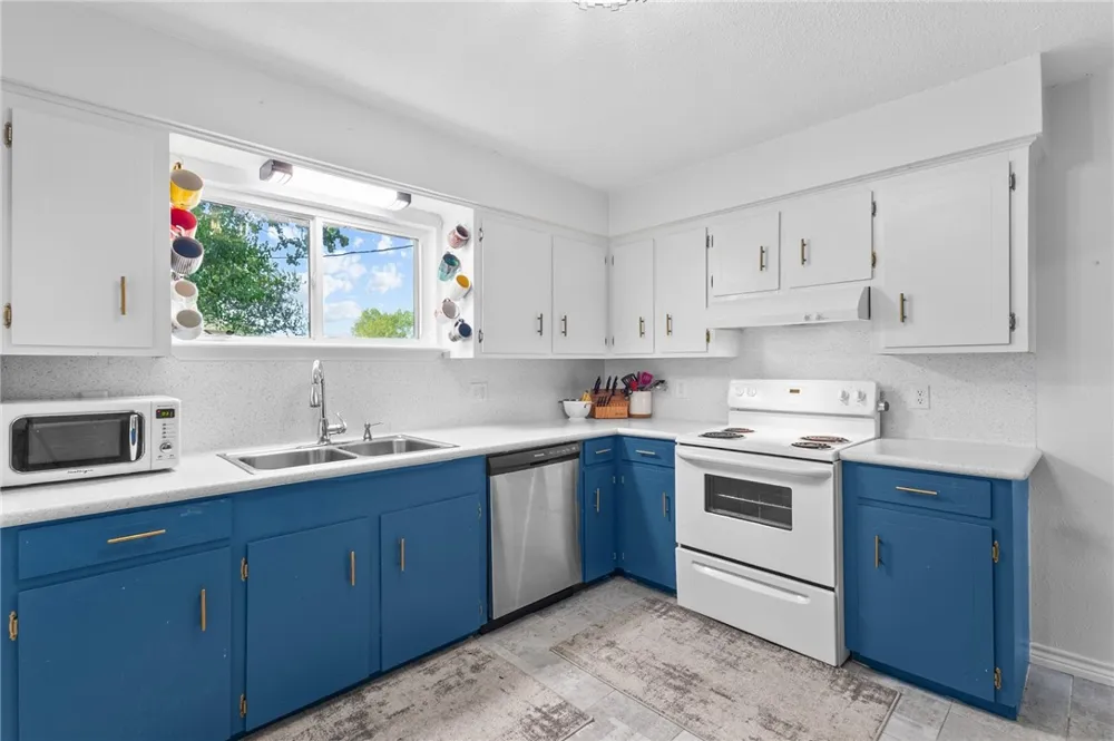 332 Elm Riviera, TX 78379